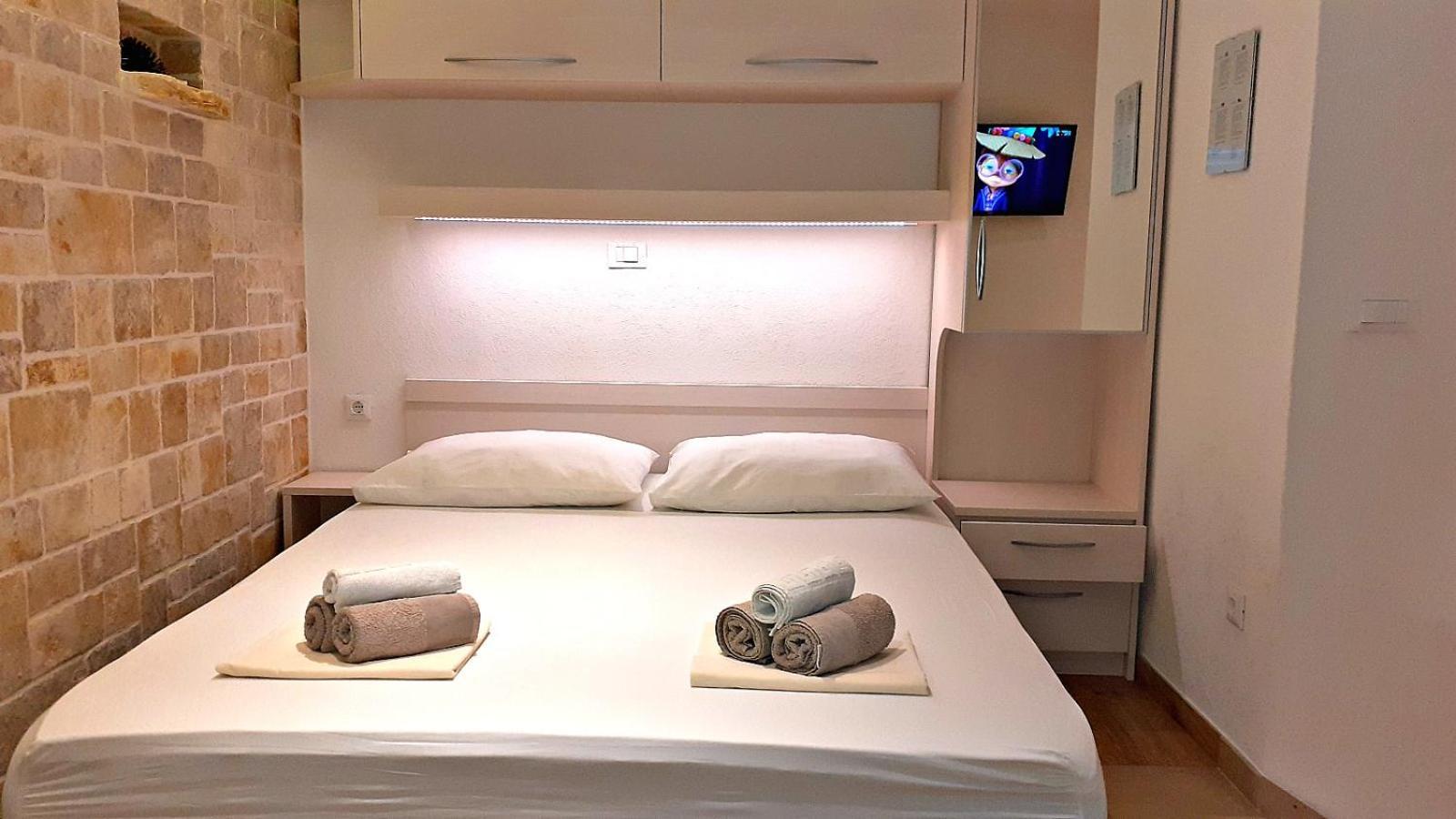 Stone House Bonaca Apartment Baska Voda Room photo